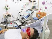 NIỀNG RĂNG MẮC CÀI SỨ